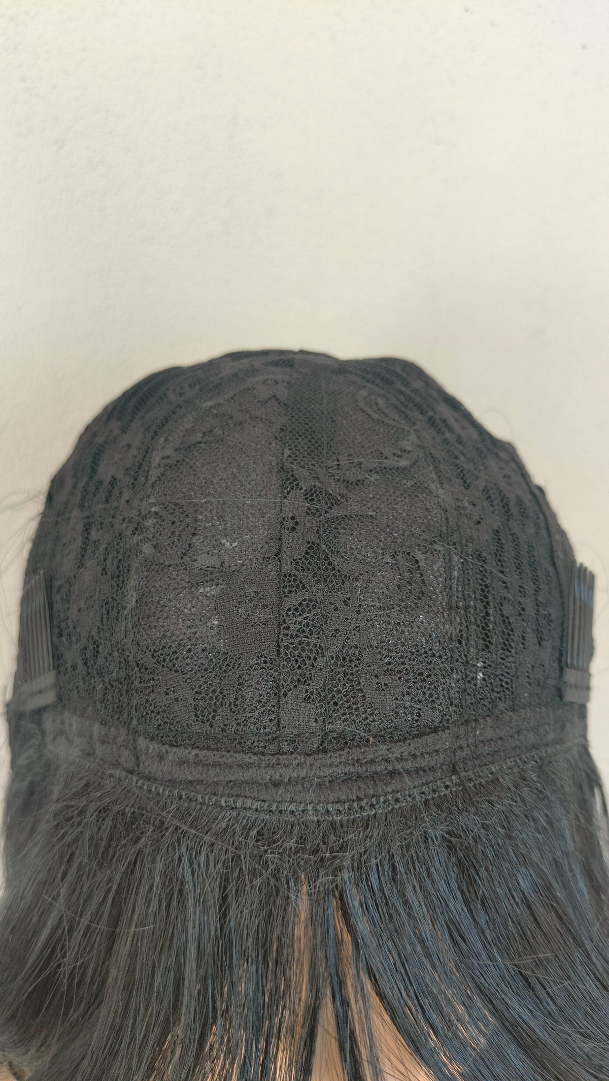 Peluca Jenna – Tono Negro Corte Degrafilado/Capas Con Fleco- Premium