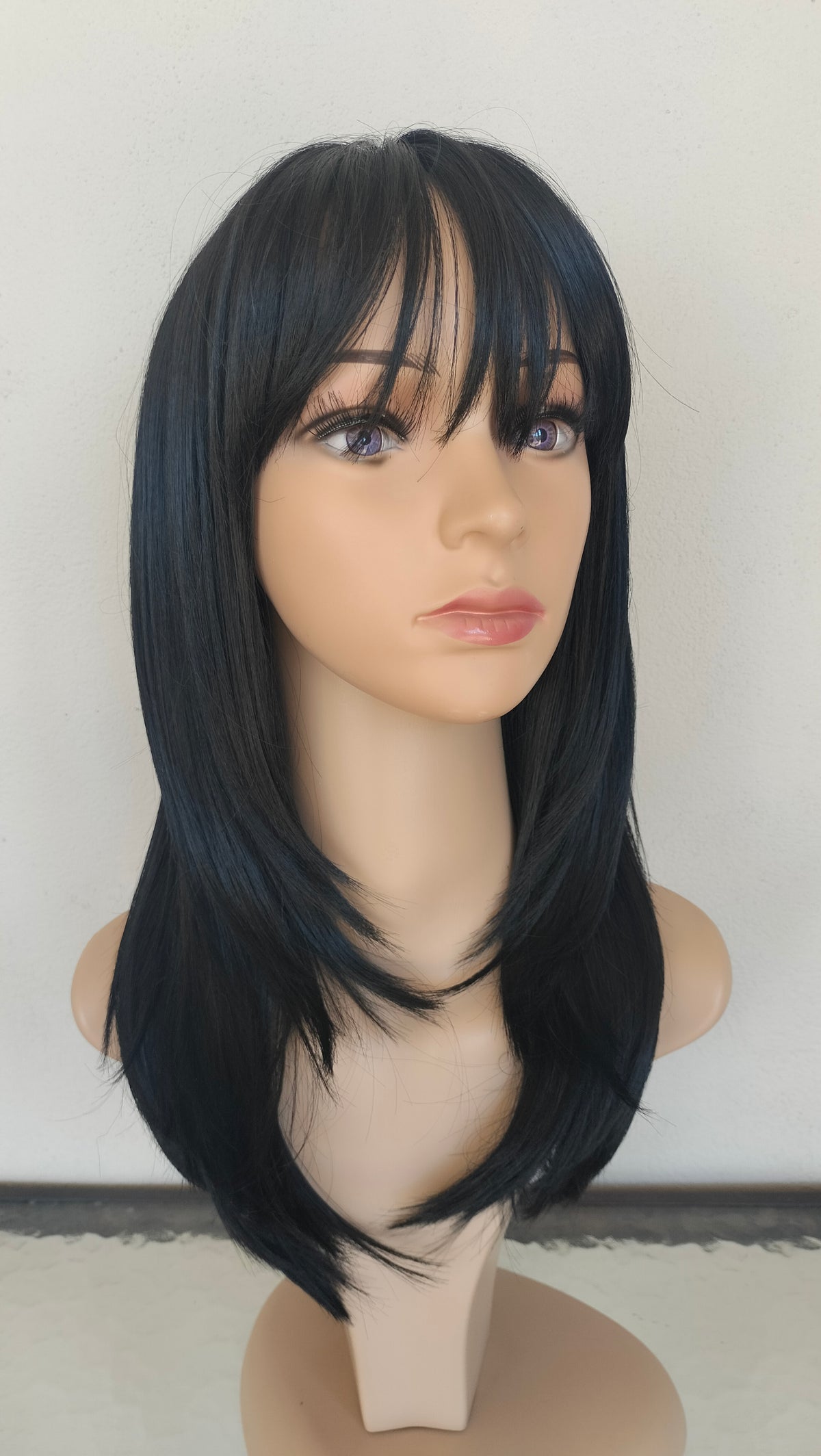 Peluca Jenna – Tono Negro Corte Degrafilado/Capas Con Fleco- Premium