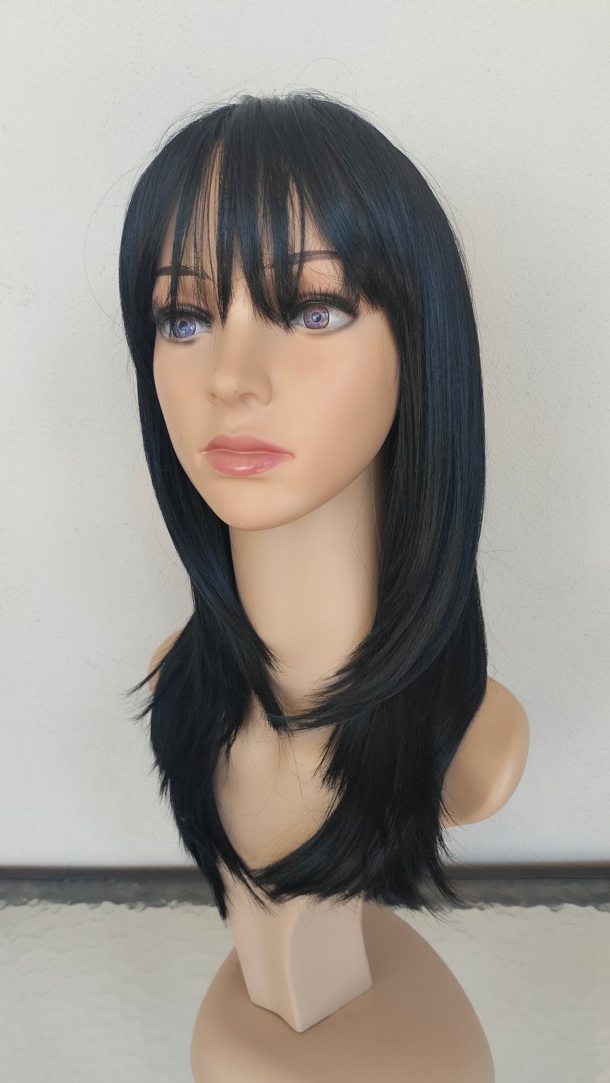 Peluca Jenna – Tono Negro Corte Degrafilado/Capas Con Fleco- Premium