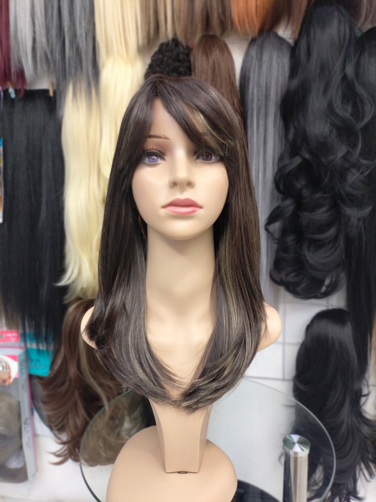 Peluca Jenna - Corte degrafilado - Capas-Rubio obscuro con rayitos beige